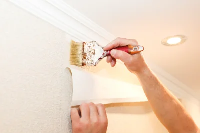 Pose de papier peint à Pessoulens — revêtements muraux et toiles de verre